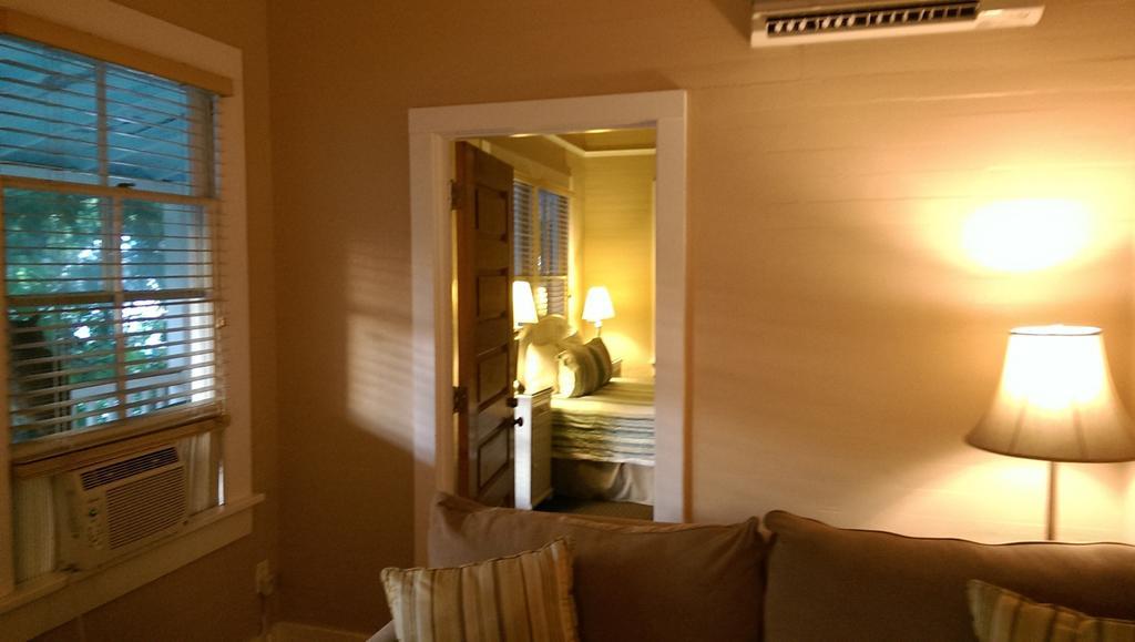Frances Street Bottle Inn Key West Room photo